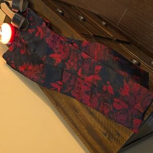 RSVP by Talbots Black and Red Jacquard Cropped Pants